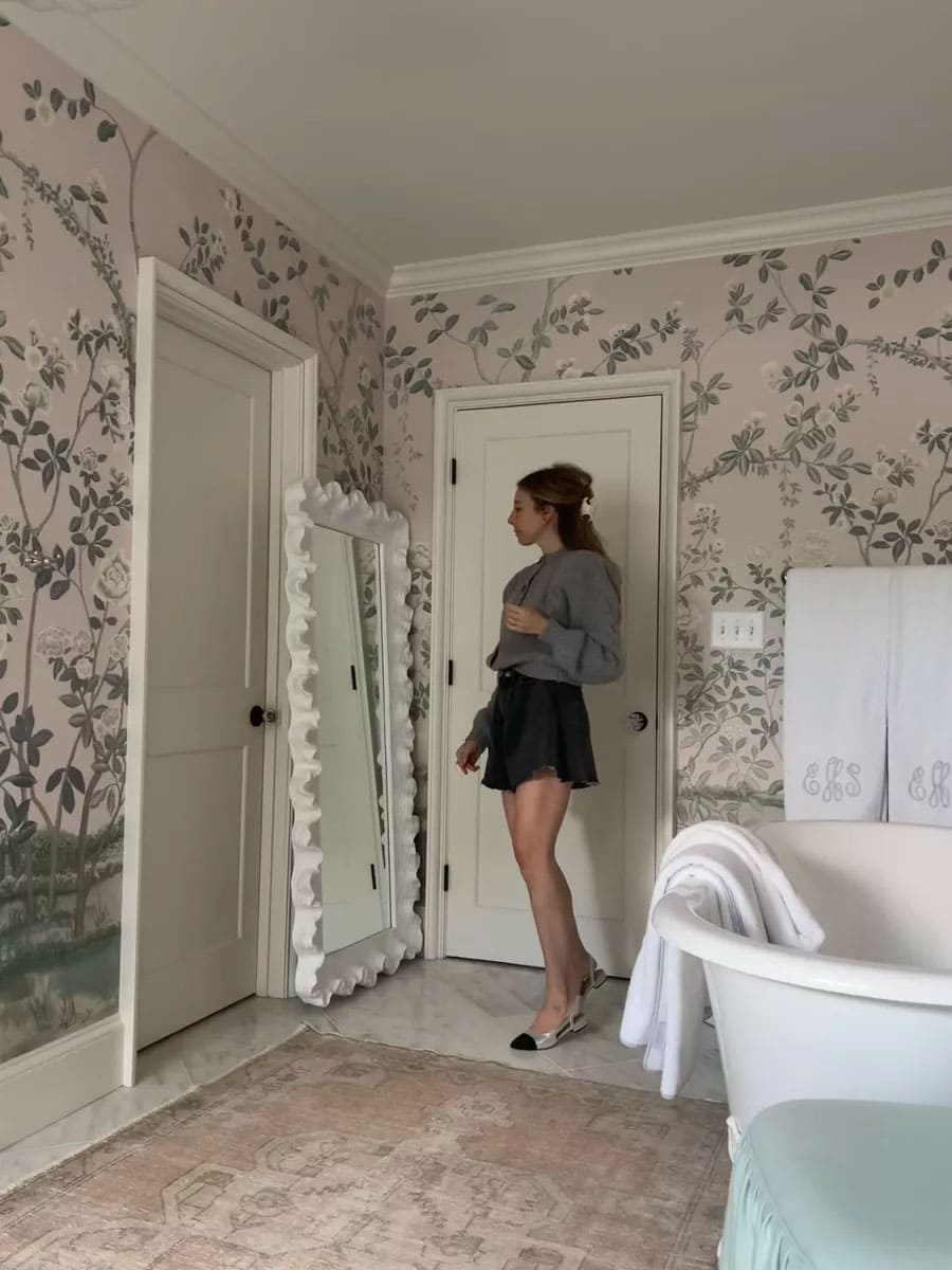 black frayed shorts outfit
